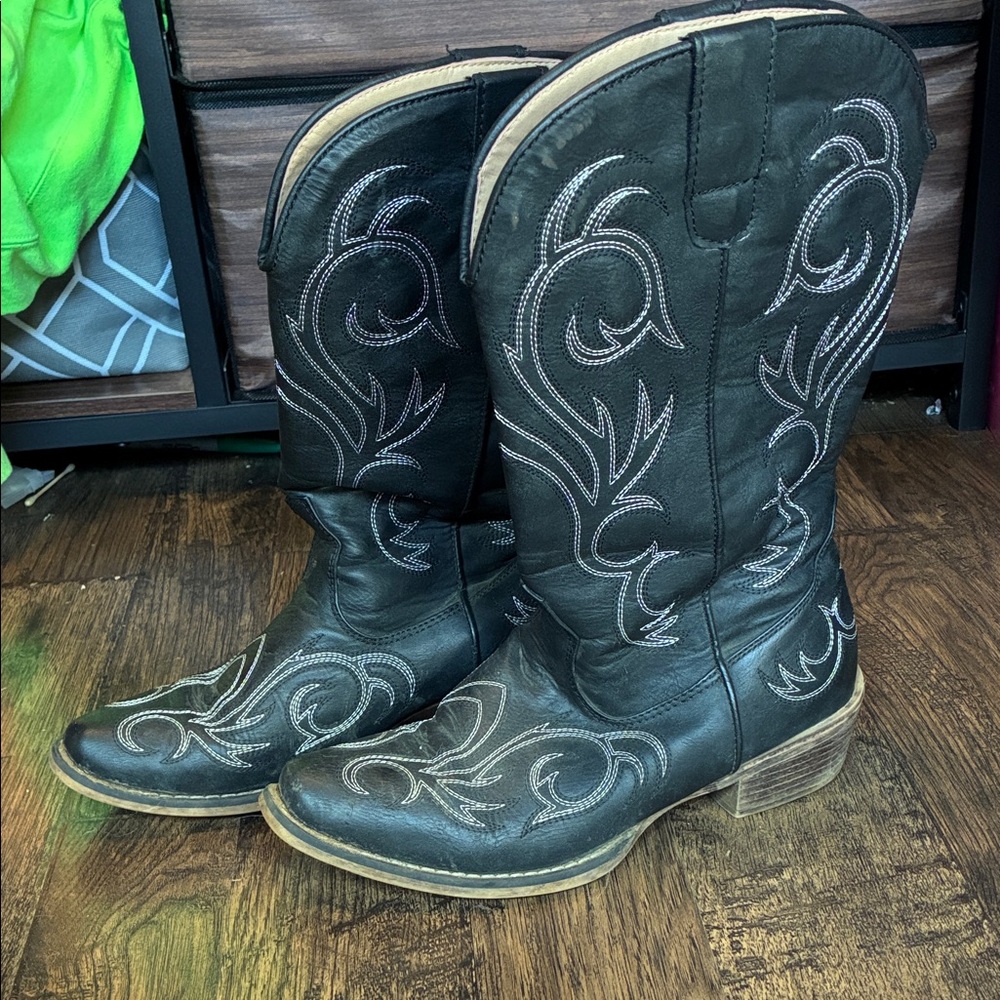 Black Embroidered Western Boots